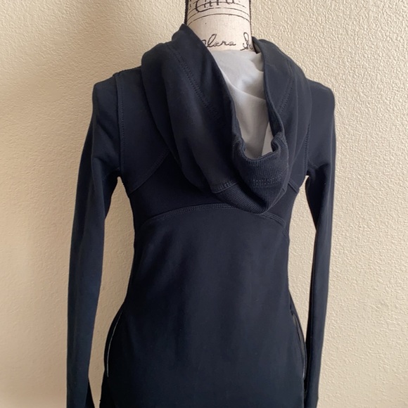 Lululemon jacket - Picture 14 of 14